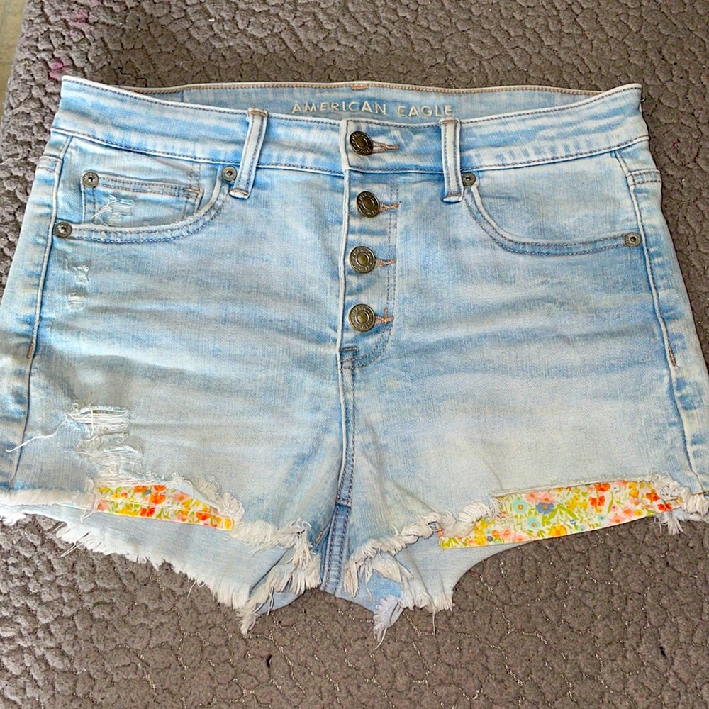 High rise shortie shorts with floral peak pockets